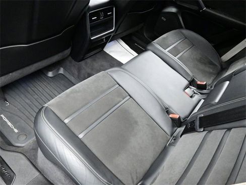 Used 2021 Porsche Cayenne GTS image 15