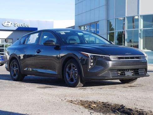 Used 2025 Kia K4 FWD image 2