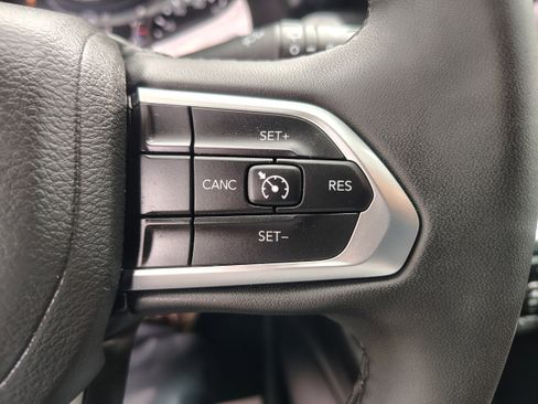 Used 2024 Jeep Compass Latitude image 31