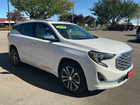 Used 2020 GMC Terrain Denali w/ Denali Premium Package AWD/4WD image 3