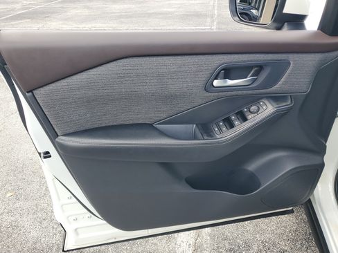 Certified 2022 Nissan Rogue SV image 9