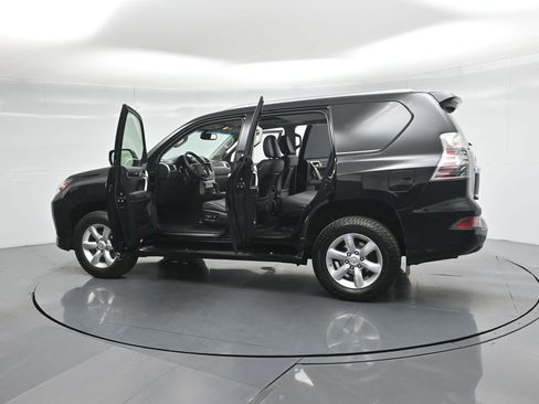 Used 2017 Lexus GX 460 w/ Navigation Package image 41