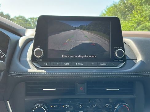 Certified 2023 Nissan Rogue S image 17