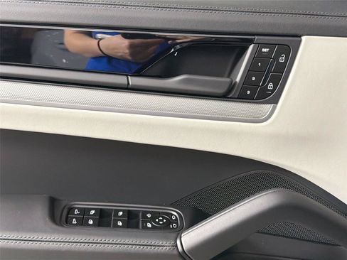 Certified 2026 Porsche Cayenne AWD/4WD image 30