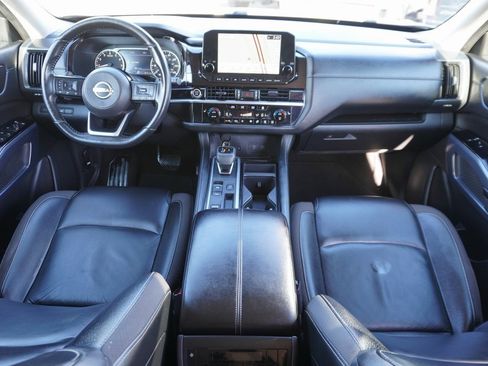 Used 2023 Nissan Pathfinder SL image 14