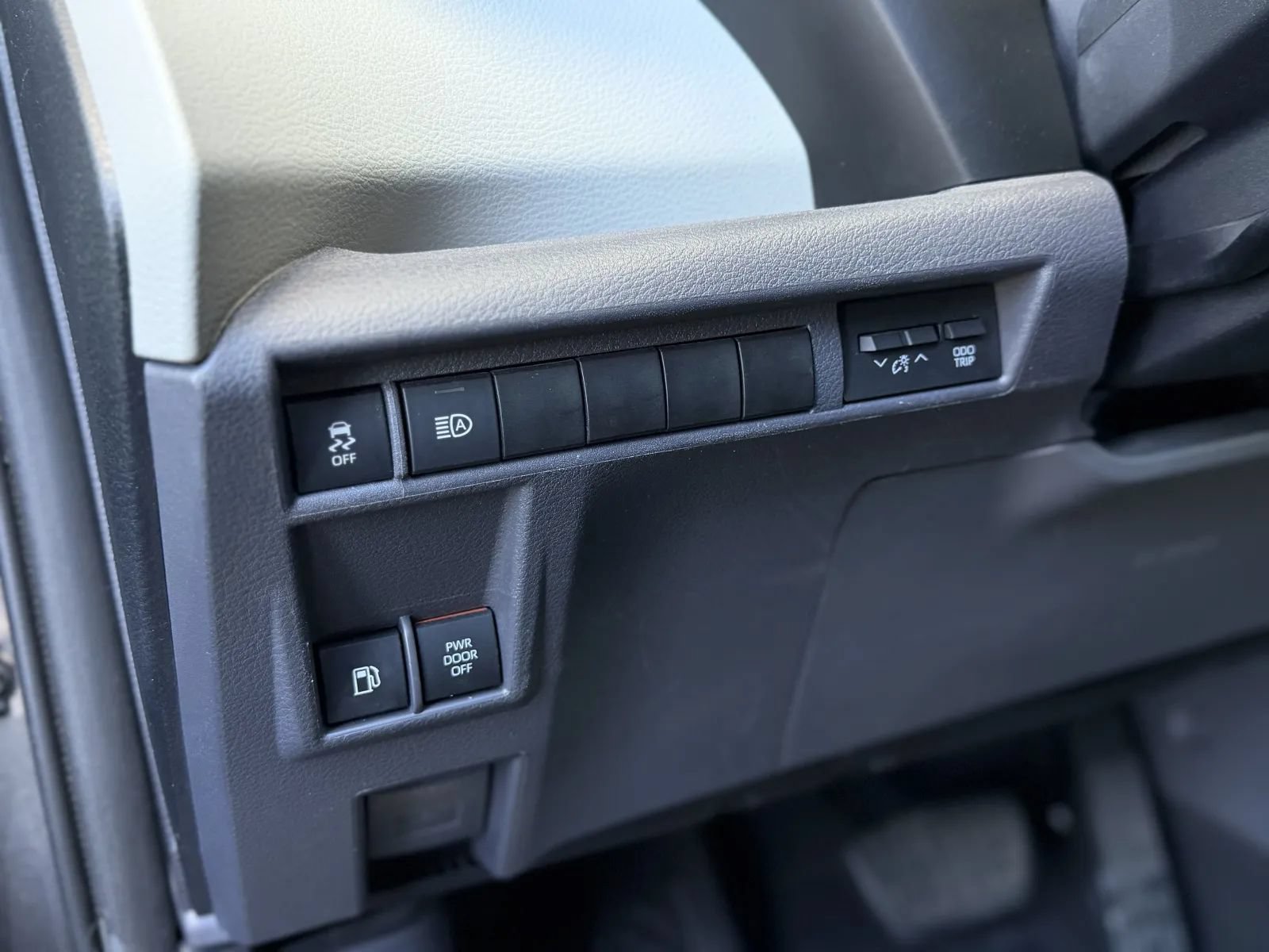 Used 2022 Toyota Sienna XLE FWD image 27