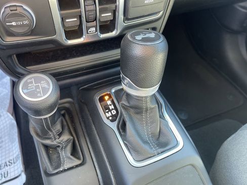 Used 2024 Jeep Wrangler Sport S image 15