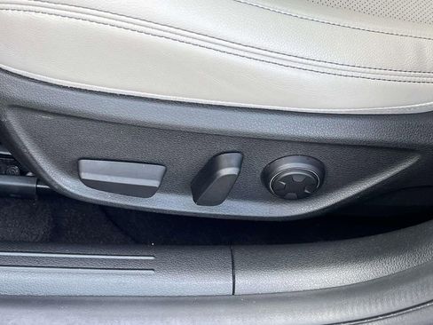 Used 2023 Genesis G70 2.0T image 14