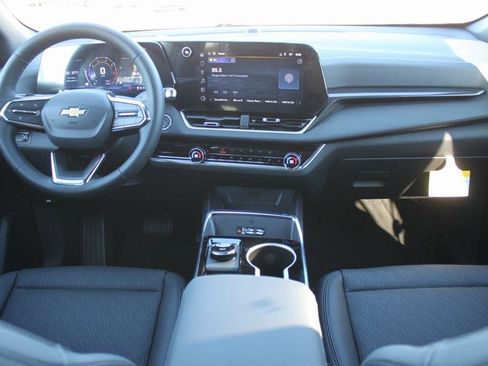 New 2026 Chevrolet Equinox LT w/ Convenience Package II image 8