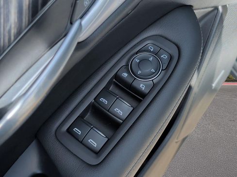 Used 2023 Cadillac XT6 Premium Luxury w/ Technology Package FWD image 9