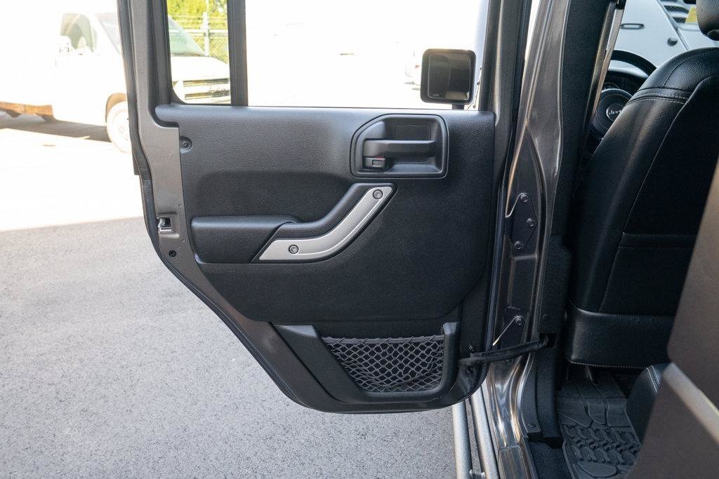 Used 2016 Jeep Wrangler Unlimited Rubicon AWD/4WD image 16