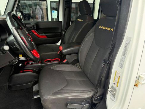 Used 2015 Jeep Wrangler Unlimited Sahara w/ Dual Top Group image 8