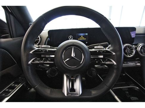 Used 2024 Mercedes-Benz GLB 35 AMG 4MATIC image 8