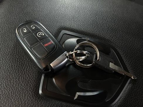 Used 2017 RAM 1500 Laramie AWD/4WD image 33