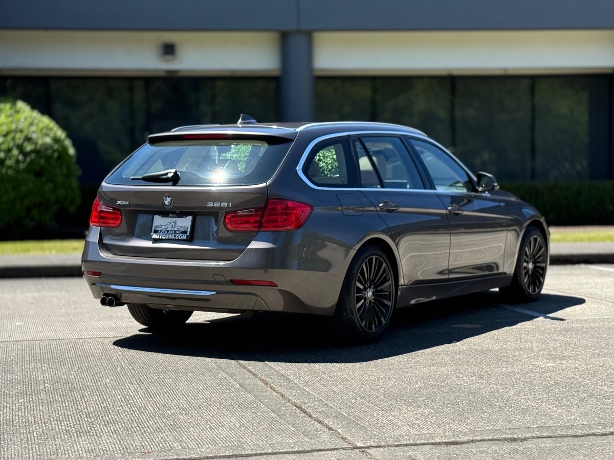 Used 2014 BMW 328i xDrive Wagon AWD/4WD image 3