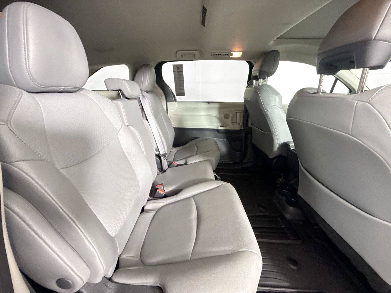 Certified 2024 Toyota Sienna XLE FWD image 40
