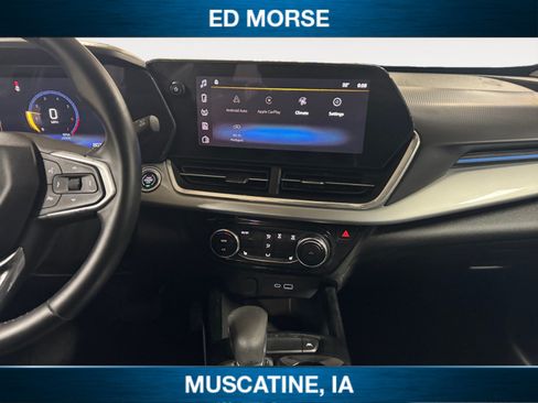 Used 2025 Chevrolet Trax LT w/ LT Convenience Package FWD image 11