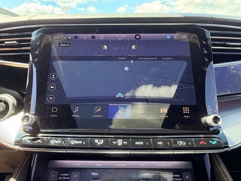 Used 2022 Jeep Grand Wagoneer Series III w/ Rear Seat Video Group 1 AWD/4WD image 19