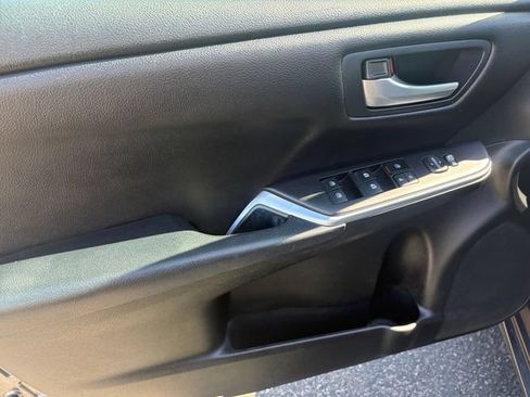 Used 2016 Toyota Camry SE w/ Protection Package (Q2) FWD image 12