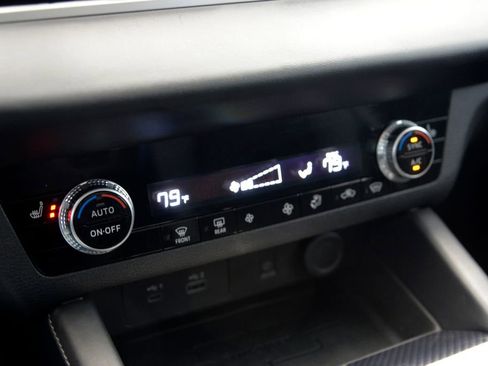 Used 2025 Mitsubishi Outlander SE image 25