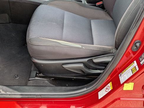 Used 2019 Toyota Corolla LE image 12