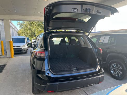 Used 2025 Nissan Rogue SV image 31