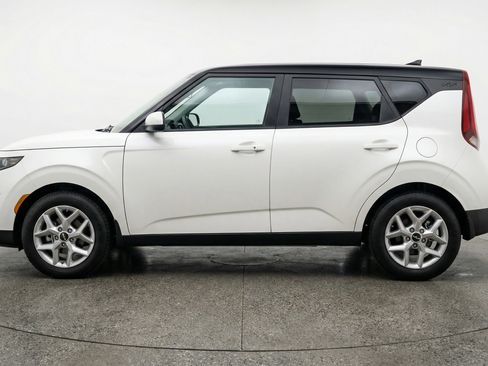 Used 2025 Kia Soul LX w/ LX Technology Package image 5