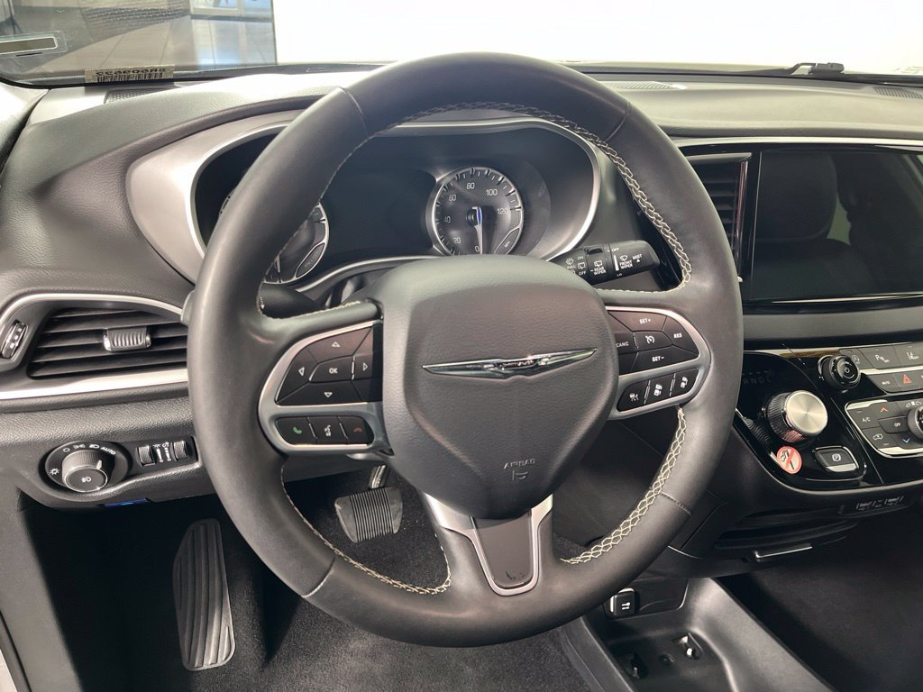 Used 2025 Chrysler Pacifica Select FWD image 25