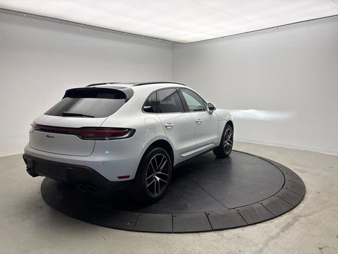Certified 2023 Porsche Macan AWD/4WD image 5