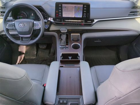 Certified 2024 Toyota Sienna XLE w/ XLE Plus Package image 19