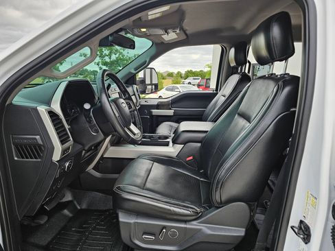 Used 2018 Ford F250 Lariat w/ Lariat Ultimate Package AWD/4WD image 3