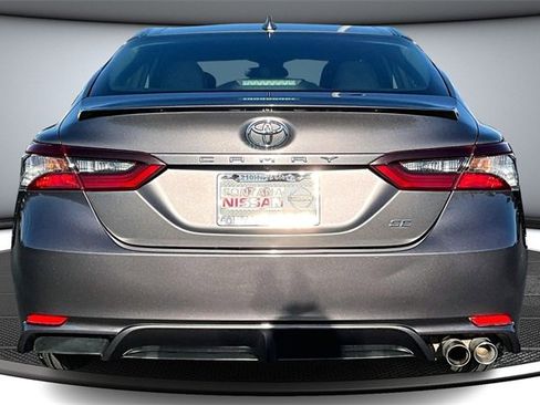 Used 2022 Toyota Camry SE image 5