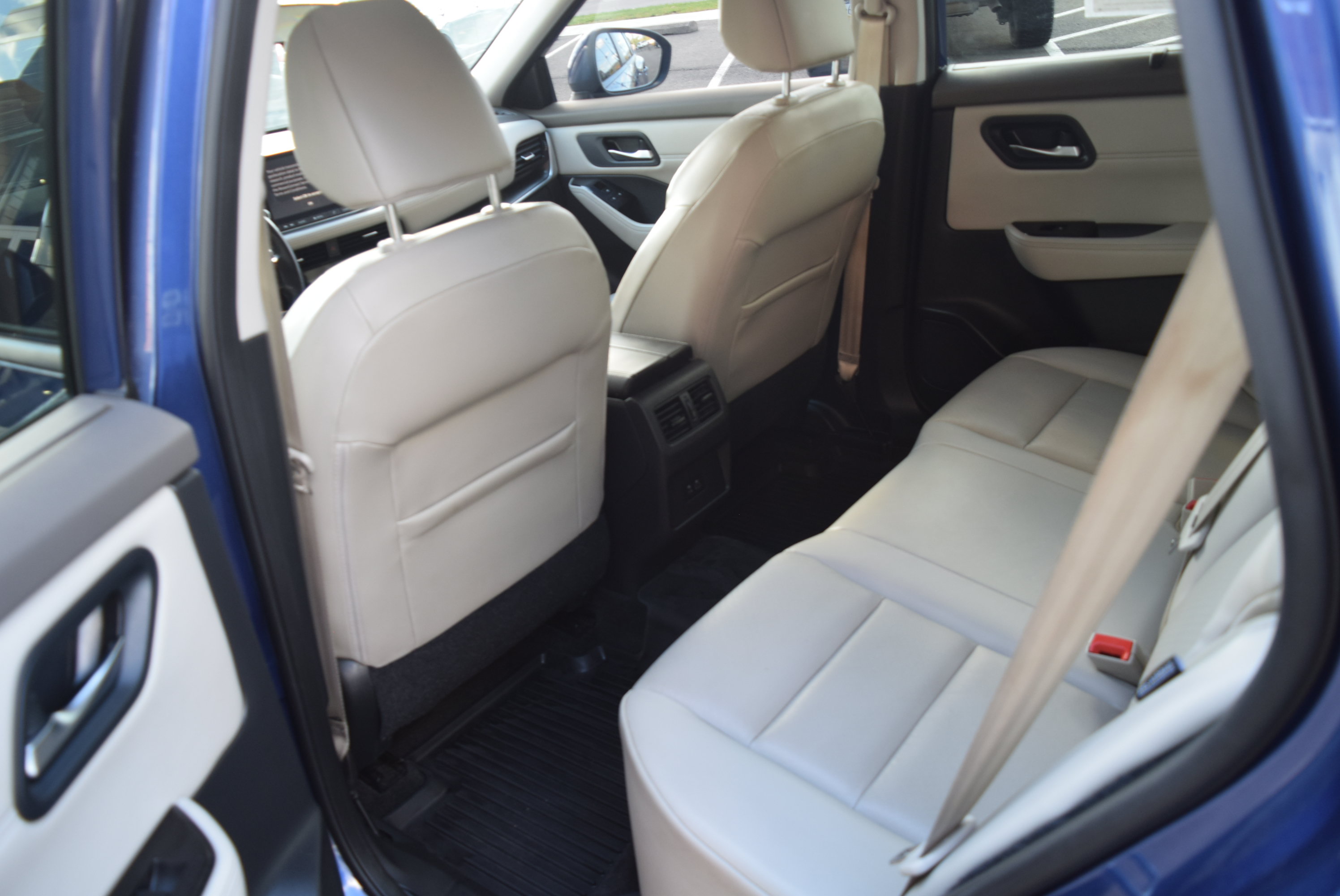 Used 2022 Nissan Rogue SV w/ SV Premium Package AWD/4WD image 6