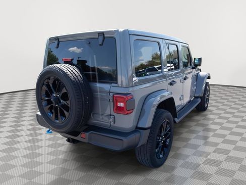 Used 2023 Jeep Wrangler Unlimited Sahara w/ Cold Weather Group AWD/4WD image 5