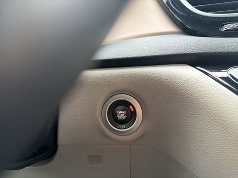 Used 2017 Chrysler Pacifica Touring-L Plus w/ Advanced Safetytec Group FWD image 30