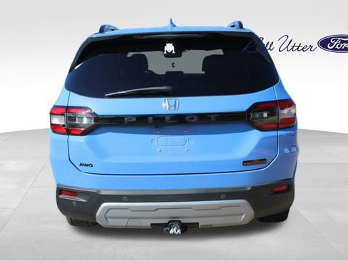 Used 2025 Honda Pilot TrailSport image 6