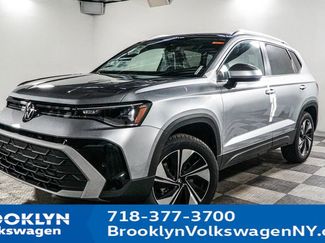 New 2025 Volkswagen Taos SE image 1