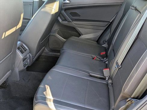 Used 2019 Volkswagen Tiguan SE image 18