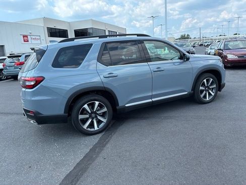 Used 2025 Honda Pilot Touring image 7