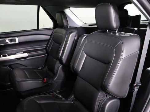 Used 2022 Ford Explorer XLT w/ Equipment Group 202A image 28