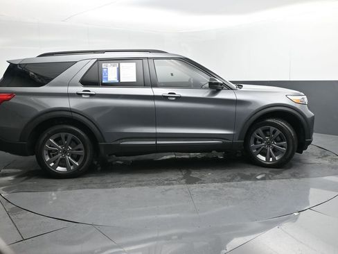 Used 2022 Ford Explorer XLT w/ Equipment Group 202A image 6