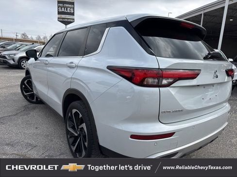 Used 2023 Mitsubishi Outlander SE image 4