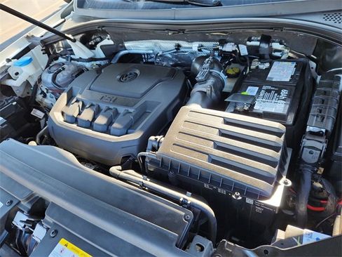 Certified 2022 Volkswagen Tiguan SE R-Line image 15