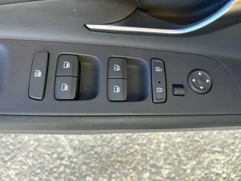 Used 2023 Hyundai Elantra SEL image 25