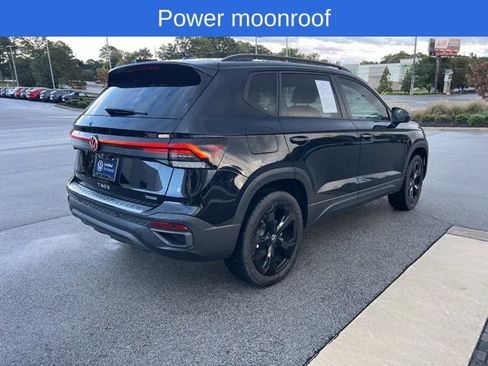 Certified 2025 Volkswagen Taos SE image 7