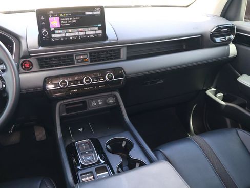 Used 2025 Honda Pilot EX-L image 11