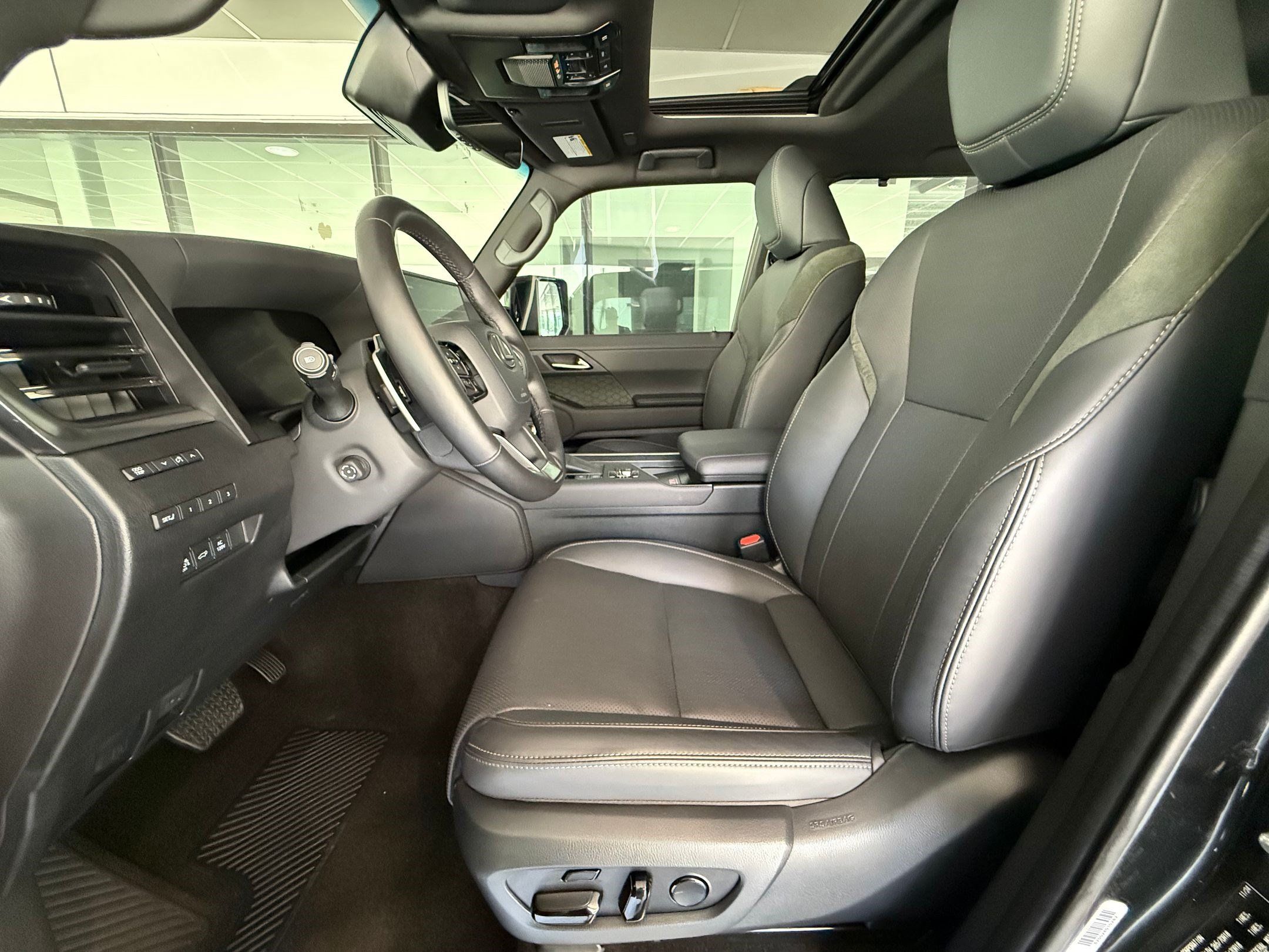Used 2024 Lexus GX 550 AWD/4WD image 5
