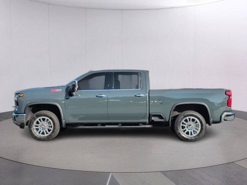 Used 2025 Chevrolet Silverado 2500 LTZ w/ LTZ Convenience Package AWD/4WD image 2