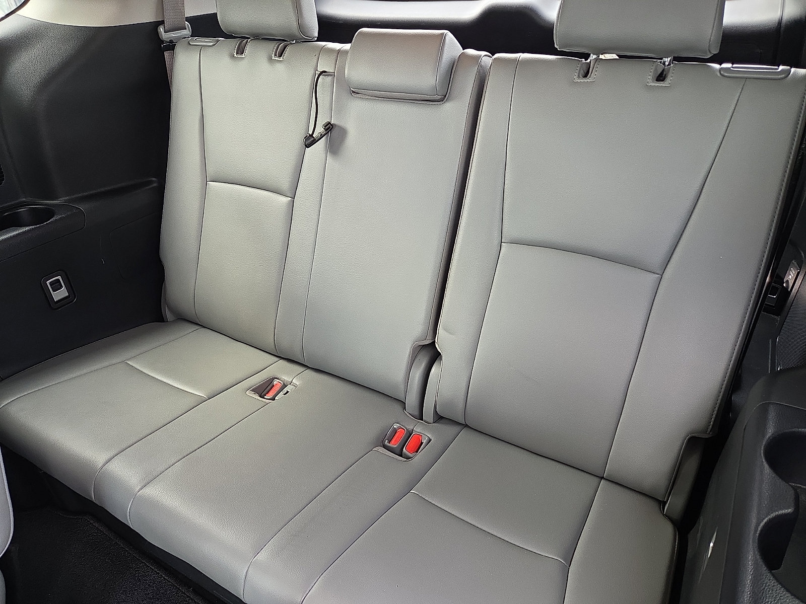 Used 2021 Toyota Highlander Limited FWD image 10