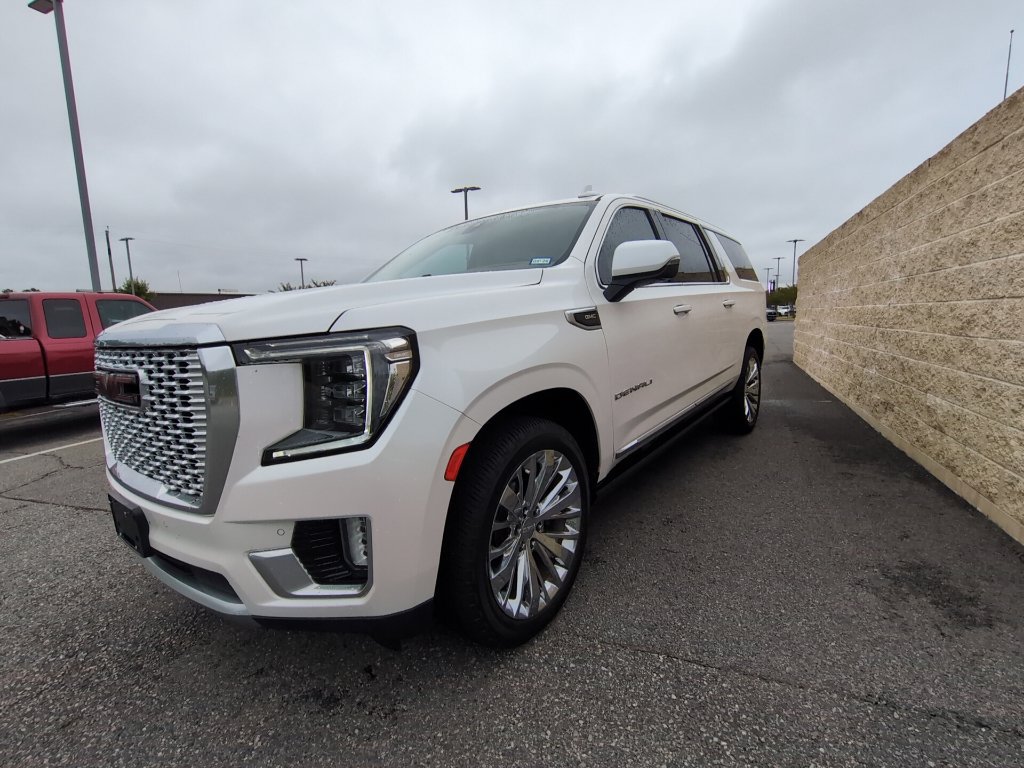 Used 2021 GMC Yukon XL Denali w/ Denali Premium Package RWD image 6
